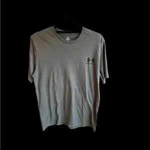 ~Under Armour~ Shirt - Medium